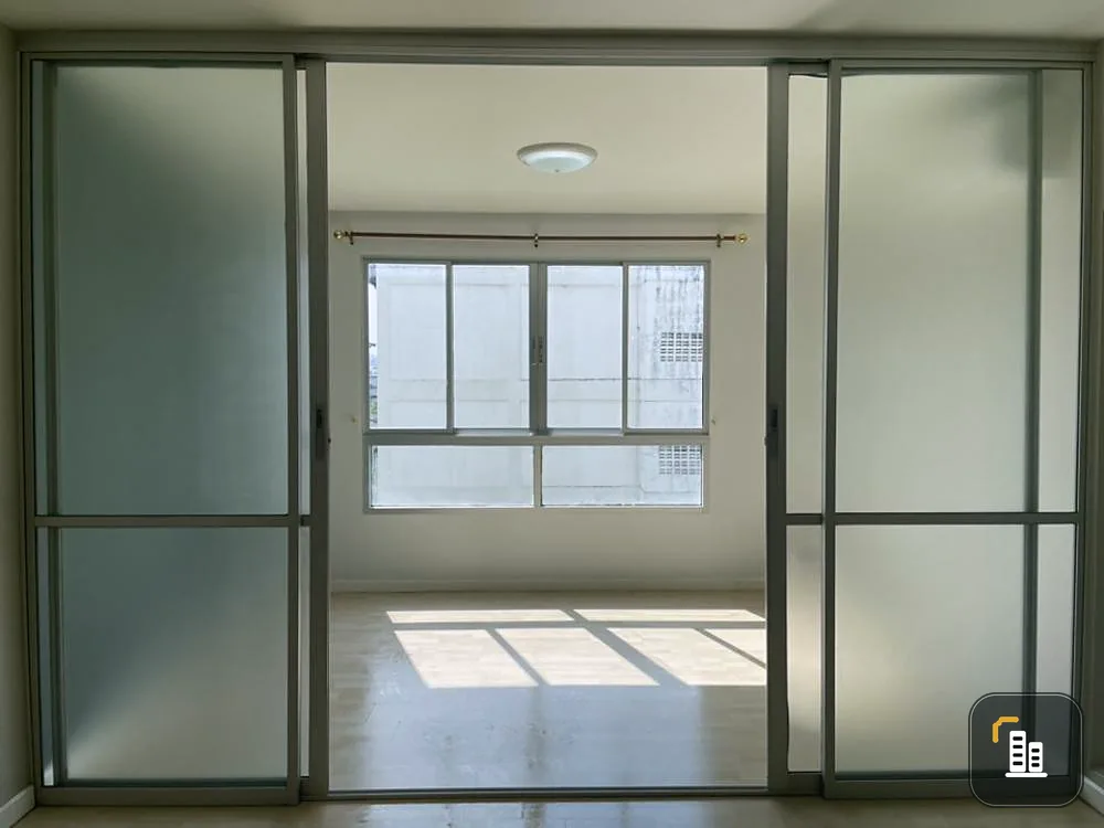 Selling D Condo Ramkhamhaeng 64, good location, convenient transportation, ready to move in. Don't wait.