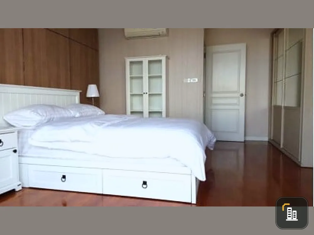 State Tower Condominium for sale, corner room overlooking the Chao Phraya River, beautiful view, good atmosphere, do not miss!!