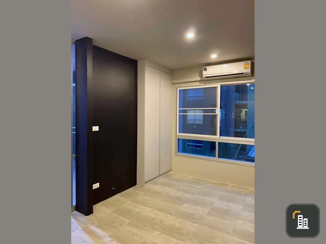 Selling V Condo Lat Krabang, beautiful room, golden location, first come first served.
