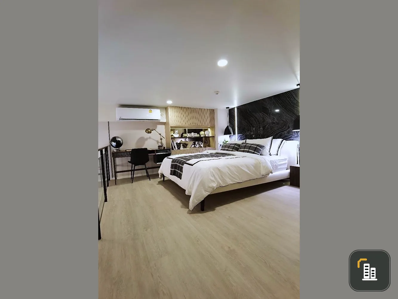 Urgent sale!! Landmark Condo @ MRTA Station, good location, convenient transportation, don't wait!!