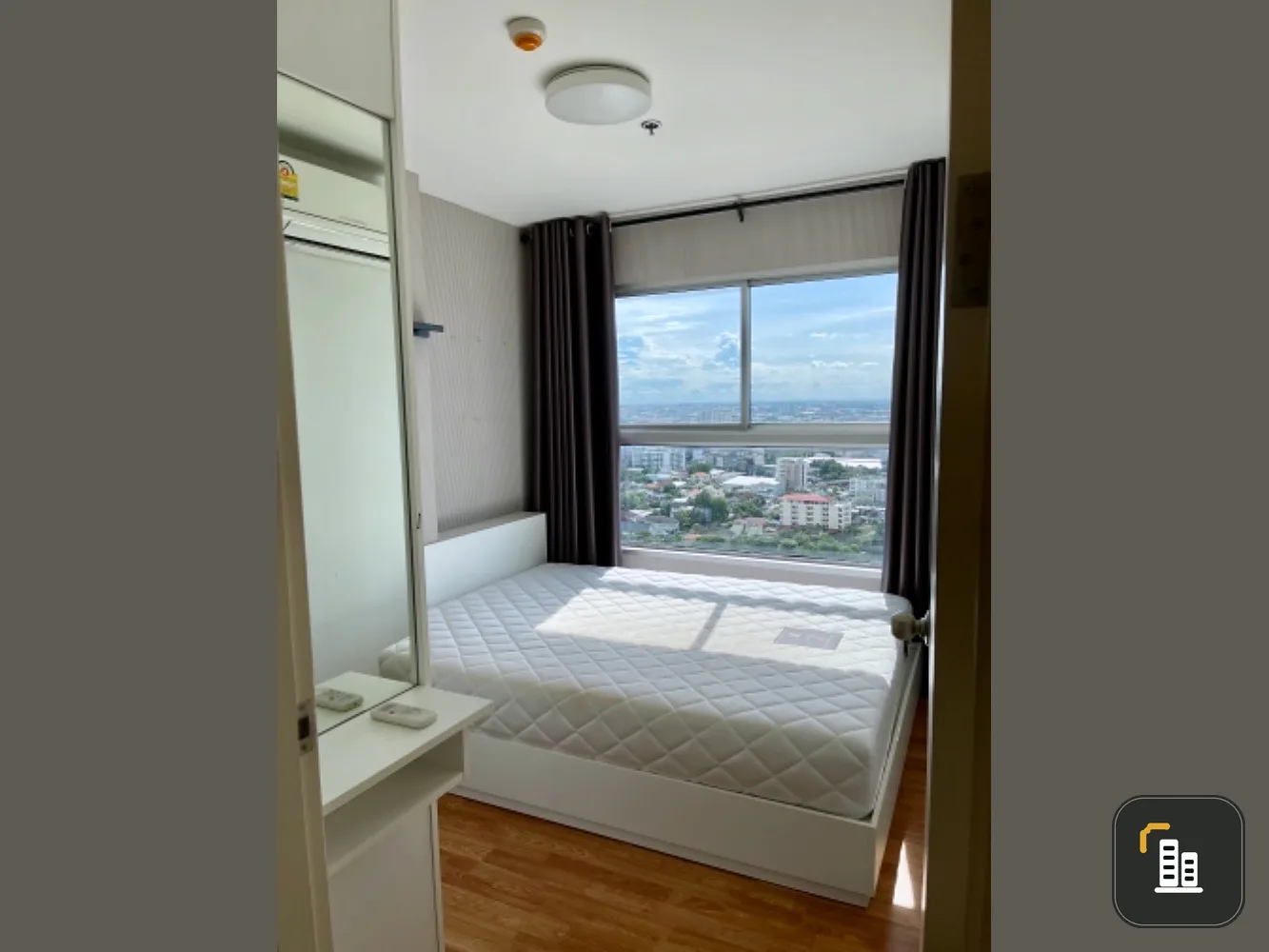 Selling The Trust Condo Ngamwongwan, 24th floor, city view, no building blocking it, beautiful room, built-in in the whole room, buy now