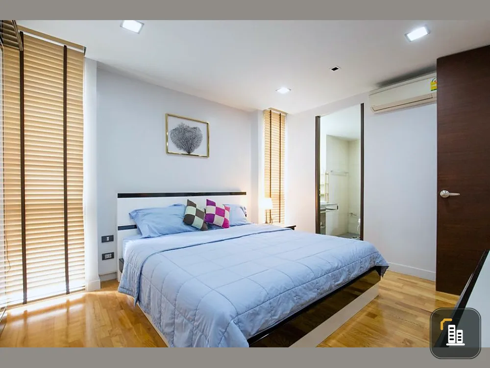 Condo for sale/rent, Quad Silom, large room, 1 bedroom, 7th floor, good location, ready to move in, near the BTS. Don't miss it!