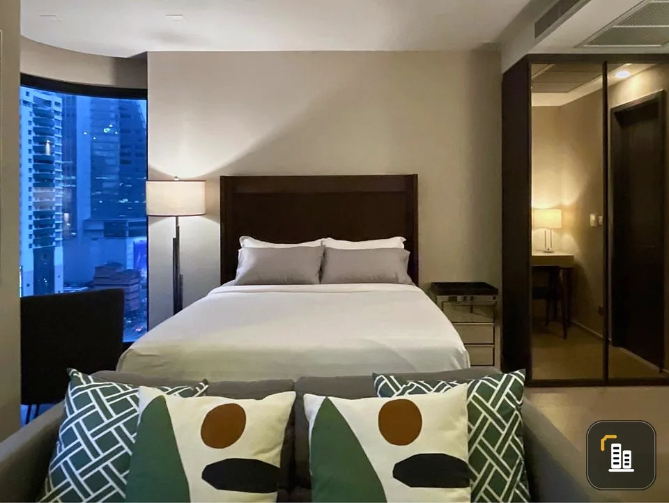 For rent Ashton Asoke, beautiful decorated room Plus it's a corner room, great city view, complete with good room stuff, hurry up
