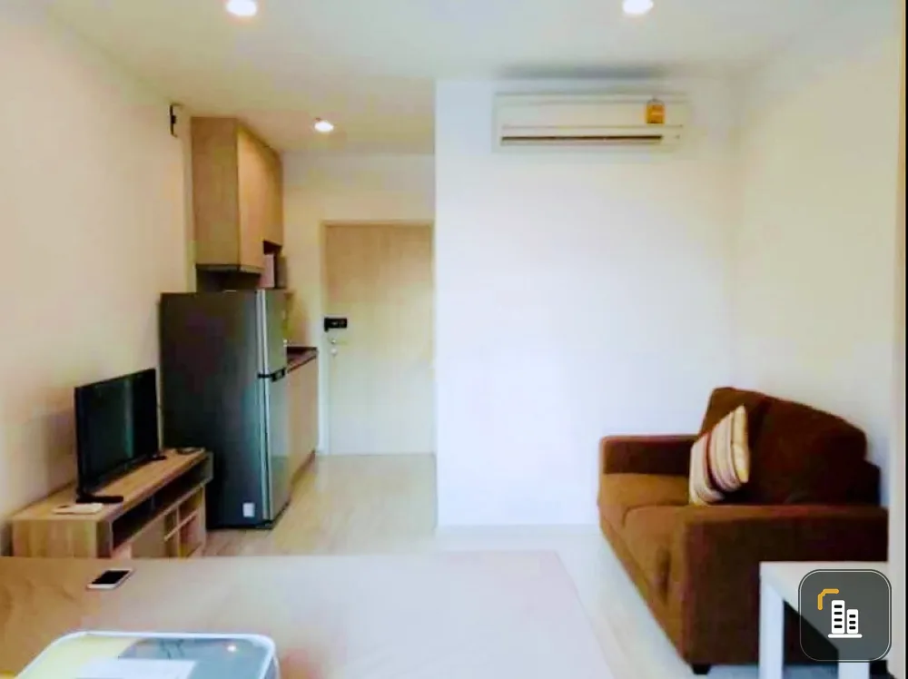 Urgent sale!! Condo Ideo Mobi Sukhumvit Eastgate, 5th floor, balcony next to the pool. Condo is ready to be next to the train!!