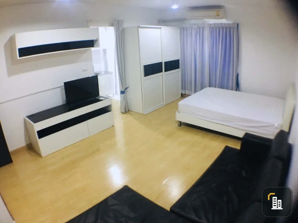 For rent, Iris Avenue On Nut - Wongwaen, good location, convenient travel, don't miss it.