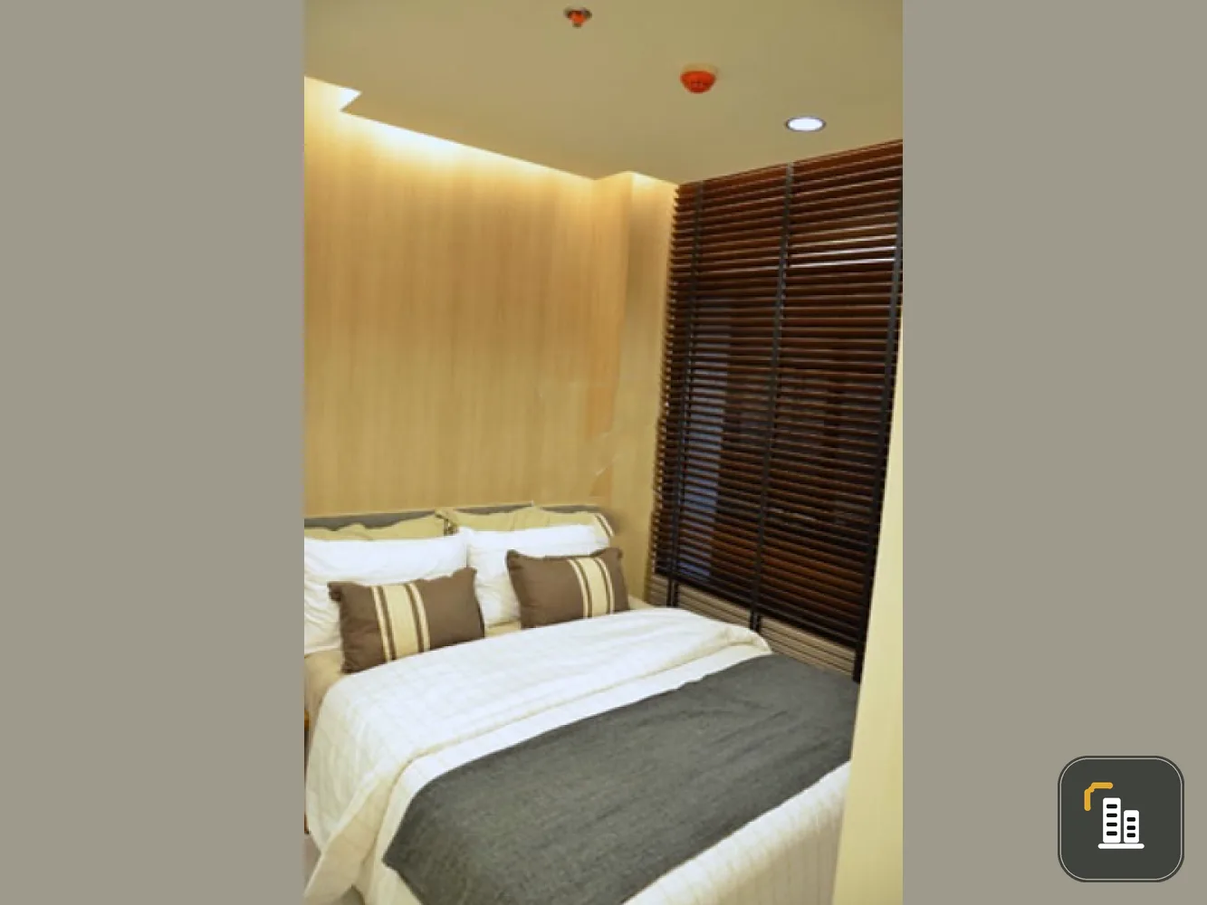 Sale down payment, Rhythm Asoke Condo 2, 18th floor, beautiful room, furniture + electrical appliances. Ready to move in. Hurry up.