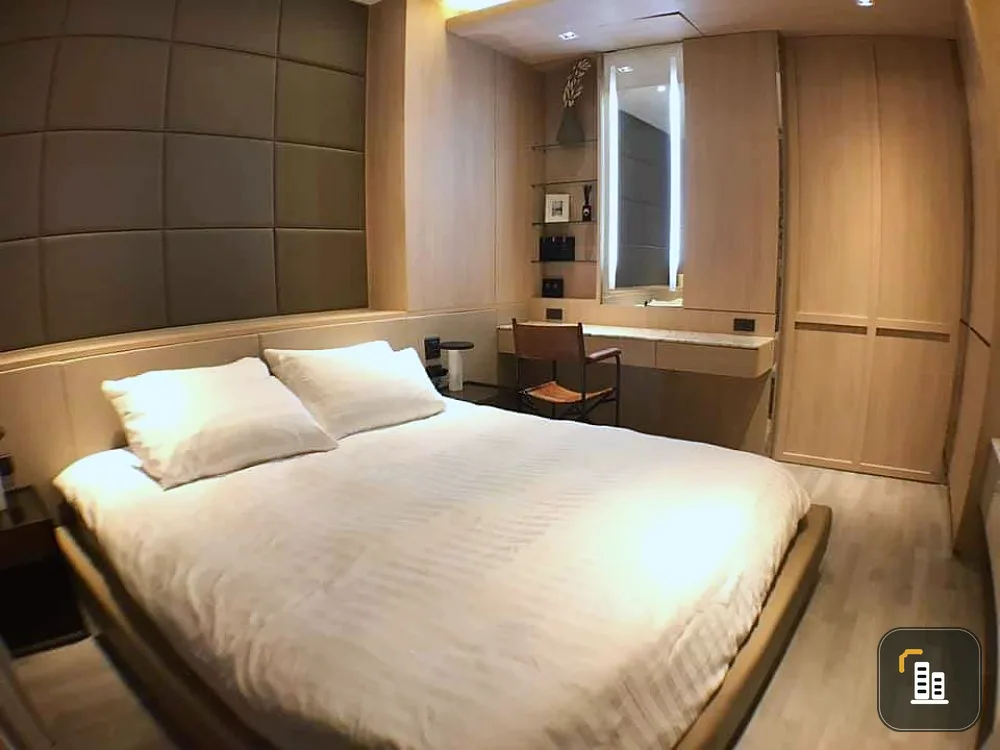For rent THE ROOM BTS WONGWIAN YAI, very spacious room, elegant decoration, good price, high floor, great view tell me you have to reserve