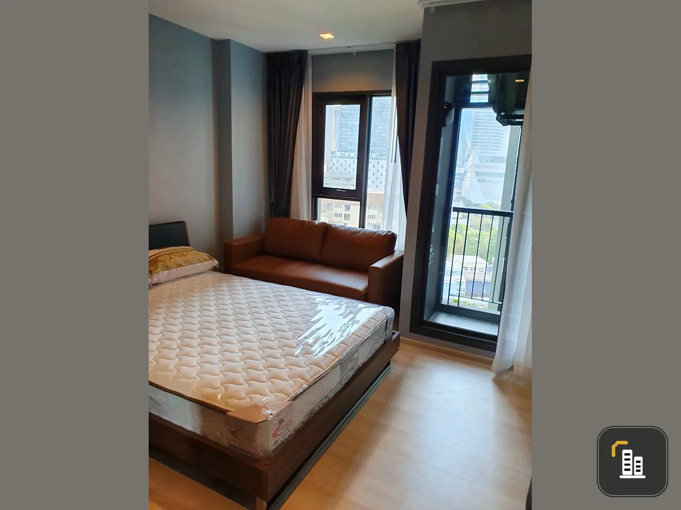 For rent!! Condo Life One Wireless, beautiful furniture, fully furnished, golden location in the heart of the city If you miss it, you will regret it!!
