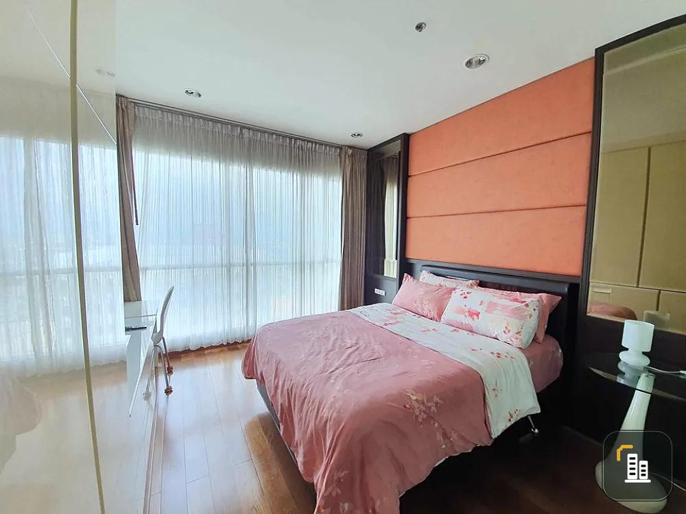 Urgent sale!! Condo The Address Chidlom, corner room, beautiful, fully furnished, electrical appliances Completely ready to move in. Don't miss it.