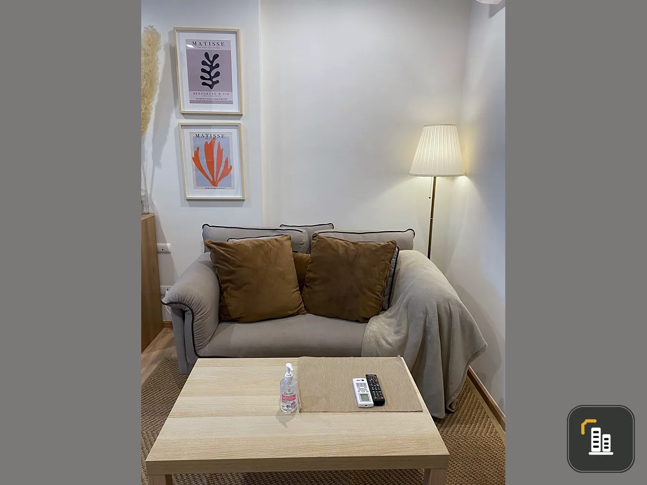 FOR RENT THE BASE GARDEN RAMA9 Nice decorated room, high floor, city view, complete facilities, hurry to reserve.