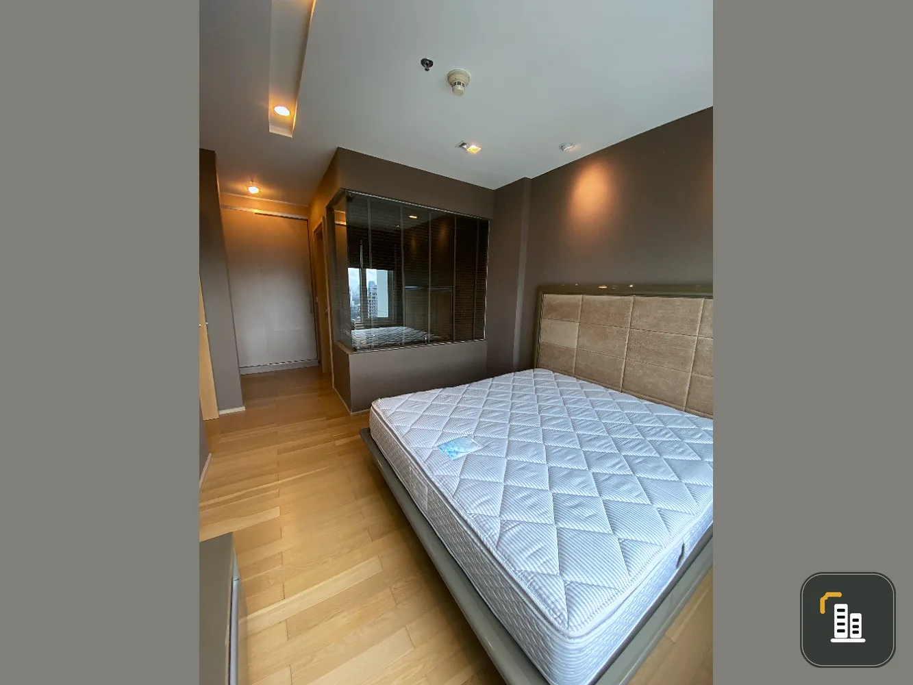 Sale Siri at Sukhumvit, convenient transportation, good location, first come first served