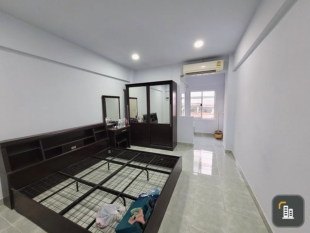 Urgent sale!! Condo Phatthanakan Life Complex, newly renovated with furniture, affordable price, don't miss it!!