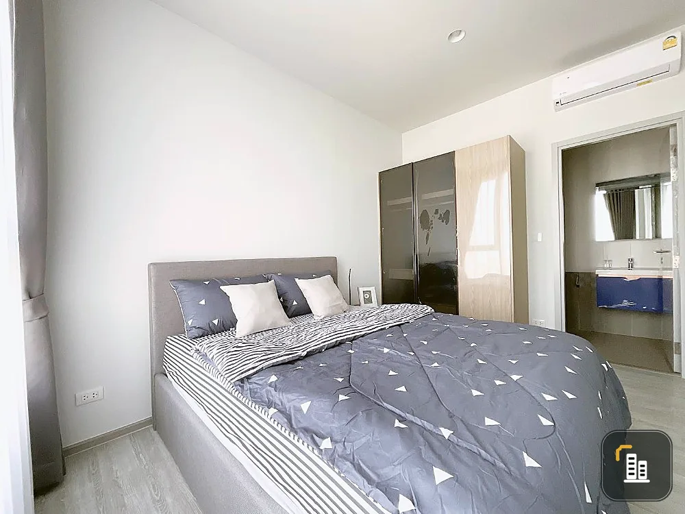 For rent!! XT Huai Khwang Condo, good location, next to Ratchada Road, near Huai Khwang MRT, convenient to travel, hurry and book now!!