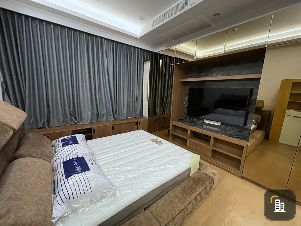 Wow, very beautiful room at Supalai Elite @ Phayathai for rent. Full built-in, highest floor, great view. Hurry up to reserve.
