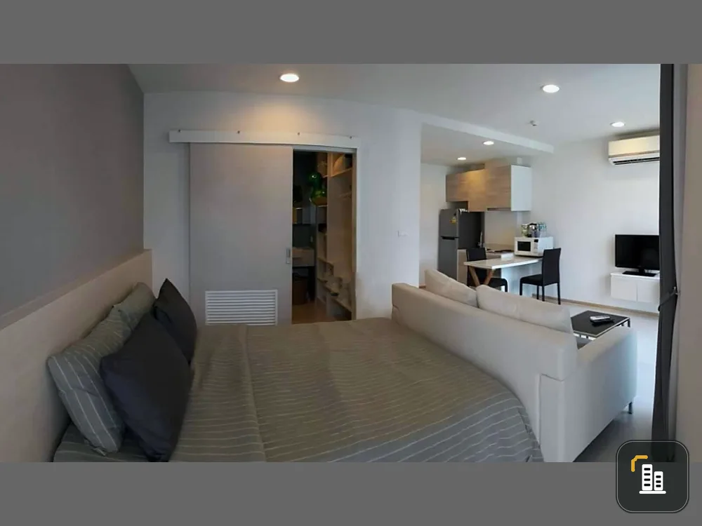 Condo for sale, Acqua Condominium, Pattaya, east side, pool view, fully furnished, has a dressing room, urgently