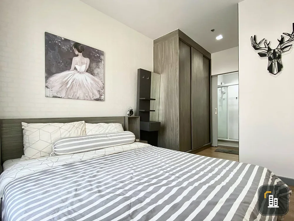 Condo for rent, Chapter One Midtown Ladprao 24, very nice room, big screen TV, watching Netflix, not comfortable...