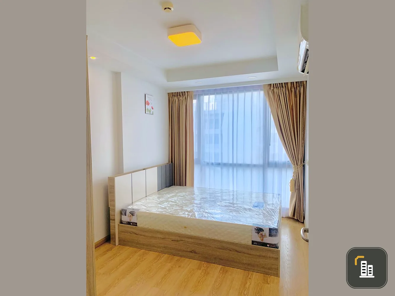 For rent JR Y Condo Rama 9, duplex room, high floor, spacious room Fully furnished, don't miss it.