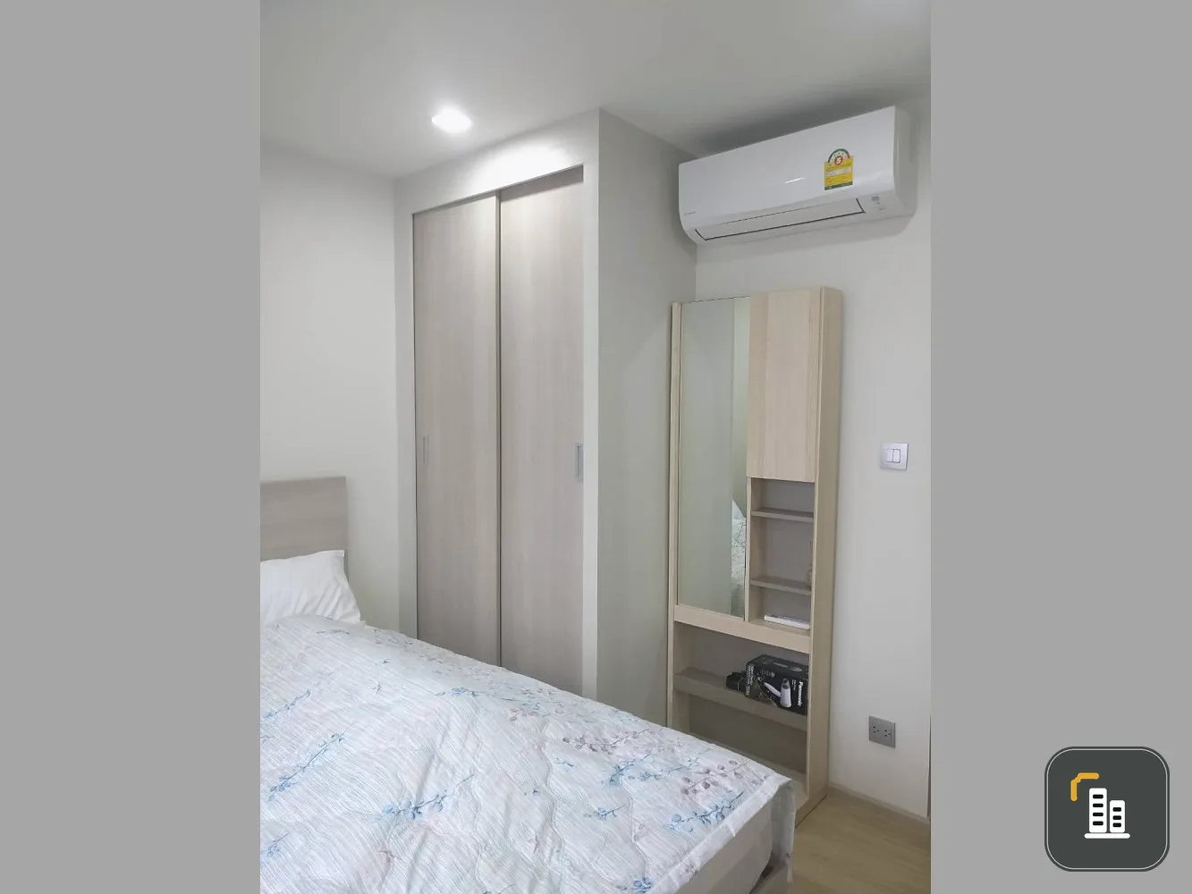 Selling Wynn Condo Phahon Yothin 52, 3rd floor, fully furnished and electrical appliances. Book now, don't wait.