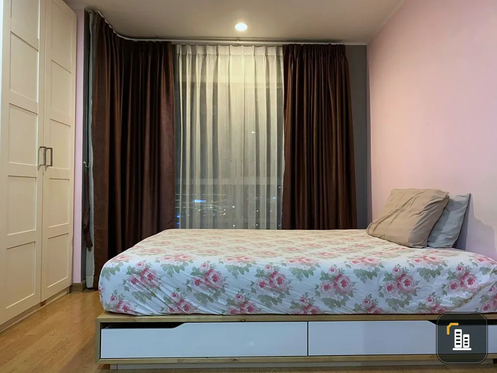 Sell U Delight @ Chatuchak Station, 22nd floor, corner room, pool view. Complete with furniture and electrical appliances