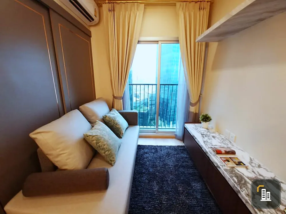 Sale Condo Noble Revolve Ratchada2, high floor, decorated with beautiful, luxurious rooms. All electrical appliances are finished here.