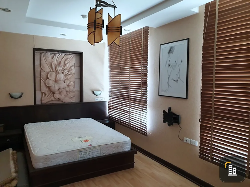Condo for sale, Ratchada City 18, corner room with built-in furniture, ready to move in, good price, good investment, book now!!