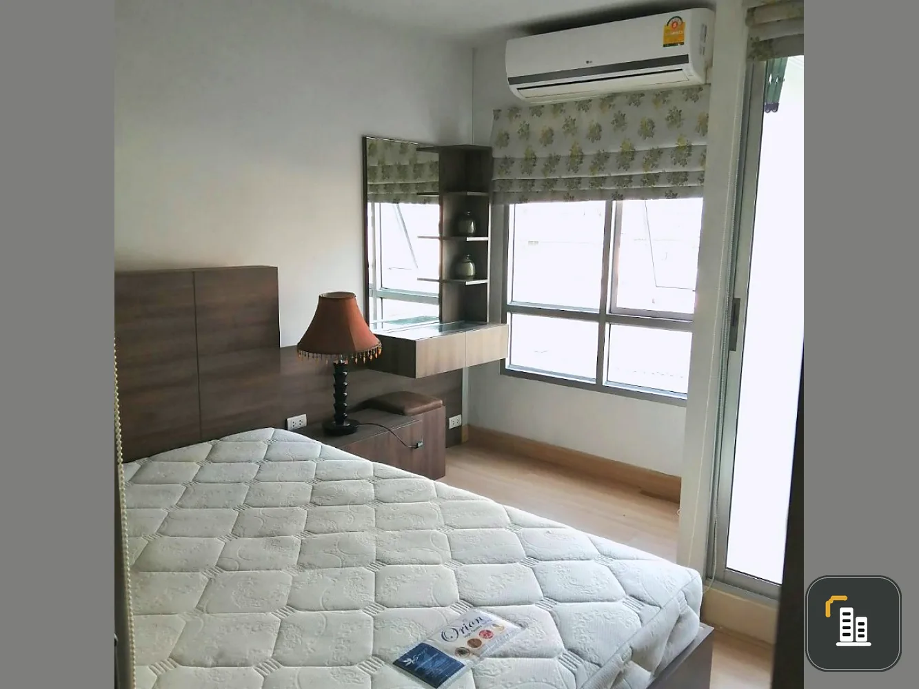 Selling U2 Condo, 4th floor, with built-in furniture in the whole room. living by yourself is excellent It's worth renting. Book now.