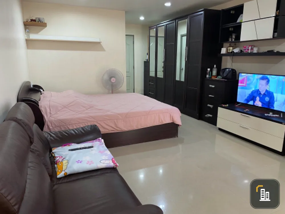 Urgent sale!! Condo Regent Home 5 Ratchada 19, 4th floor, Building A, beautiful room, good view, ready to move in. Don't miss it!!