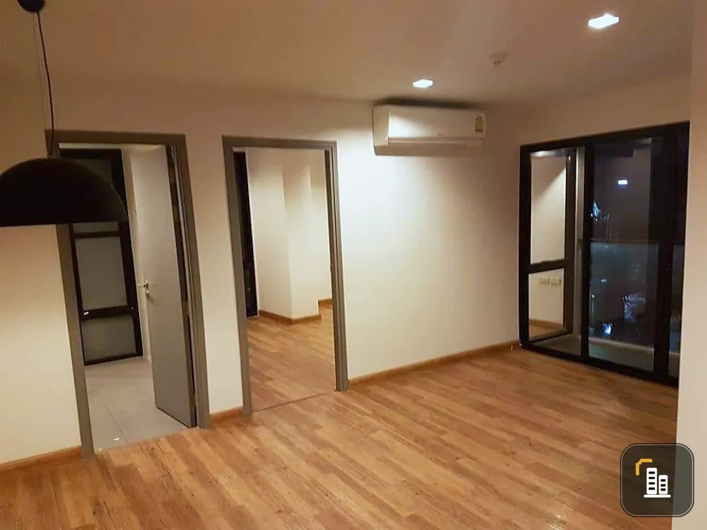 Urgent sale!! Condo Wire Ratchada 19, 3rd floor, corner room (empty room), good location, convenient transportation, hurry and book now!!