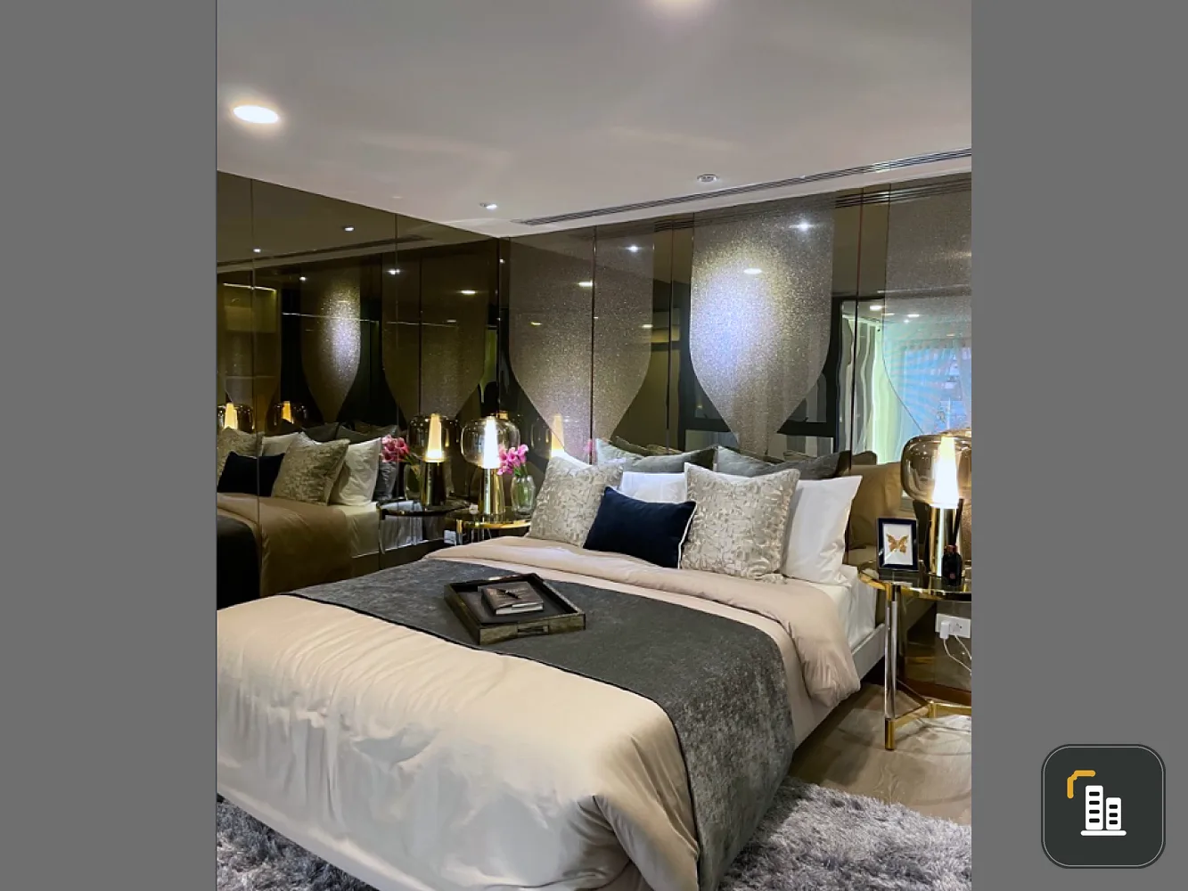 Sale down payment, Condo Soho, Bangkok, Duo Space room, 2 floors, condo, good location, convenient to travel. Hurry up to reserve.