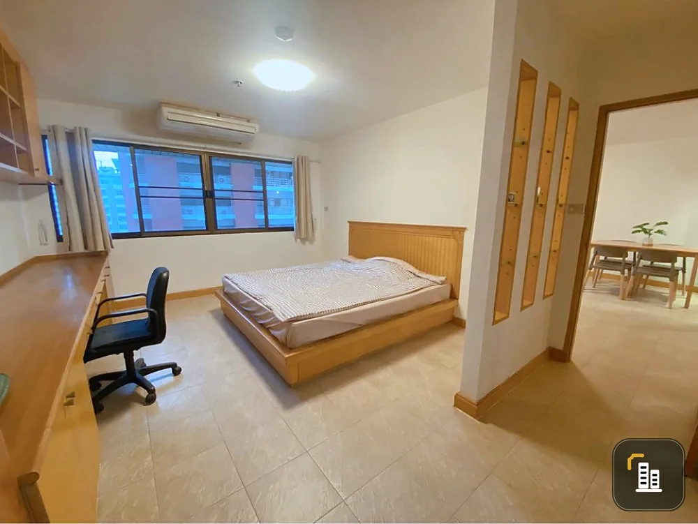 Condo for rent, The Royal Place 2, large room, fully furnished, ready to move in, near the train station, hurry now!!
