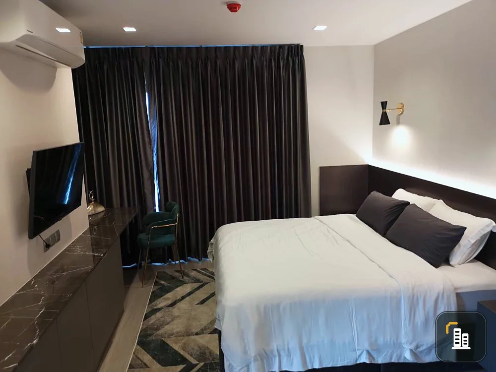 Sale Life Sukhumvit 62 decorated in modern style. Plus furniture and electrical appliances, don't miss it.