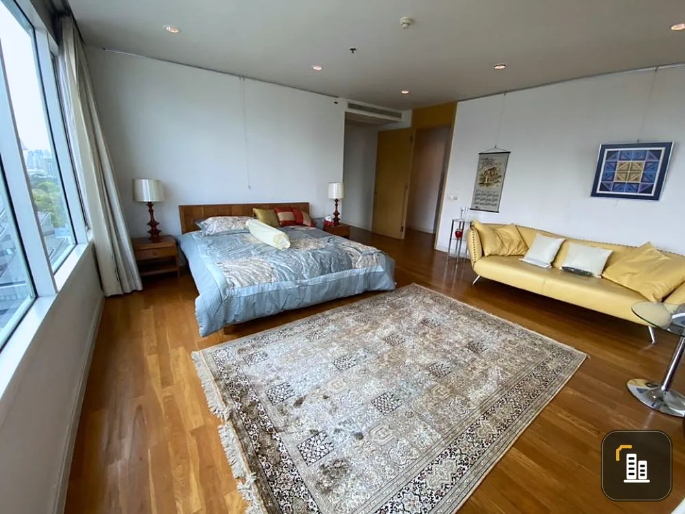For rent!! Condo The Royal Saladaeng, 17th floor, very big room, fully furnished, ready to move in, don't miss it!!