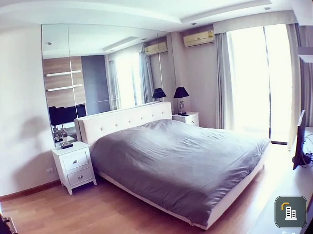 For Sale/Rent Urgent!! O2 HIP Condo, 4th floor, condo in the heart of the city, convenient to travel, near BTS Ploenchit, don't miss it!!
