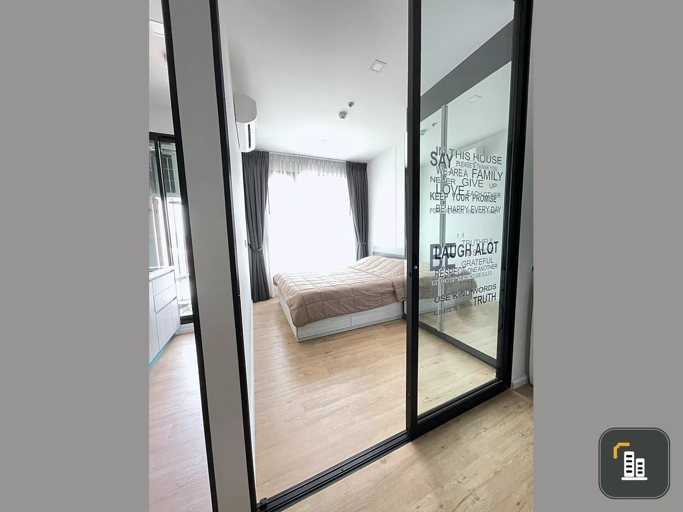 Condo for sale Notting Hill Laem Chabang-Sriracha. With furniture + electrical appliances, golden location, great price!! Don't miss it!!