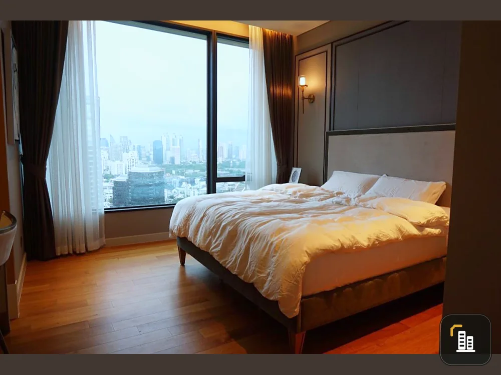 For rent!! Sindhorn Residence Condo, 24th floor, convenient transportation, near BTS Ploenchit, hurry and book now!!