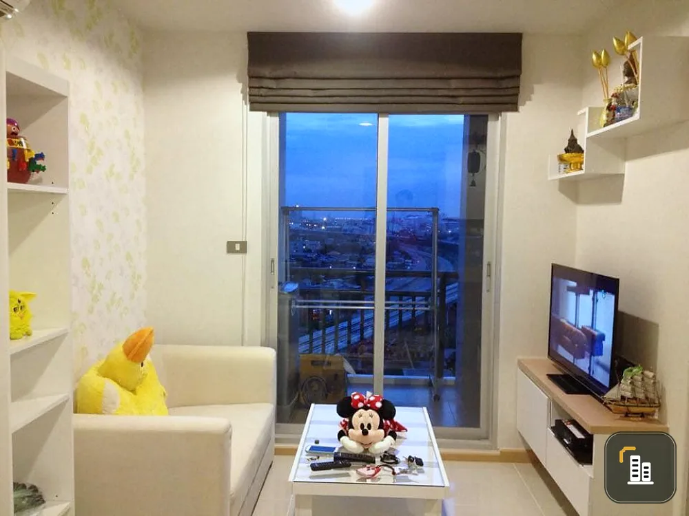 For rent, Rich Park @ Bangson Station, nice decorated room Put wallpaper in the whole room Get a great view of the city. Hurry up and move.