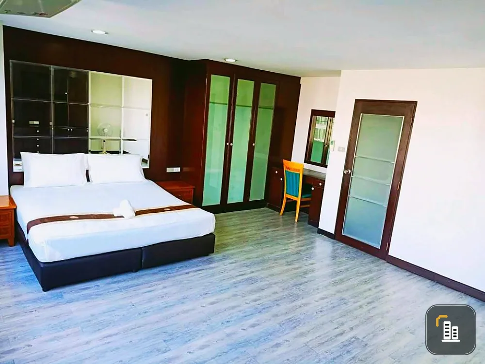 For rent, The Waterford Park Sukhumvit 53, fully furnished, ready to move in. Don't miss it.
