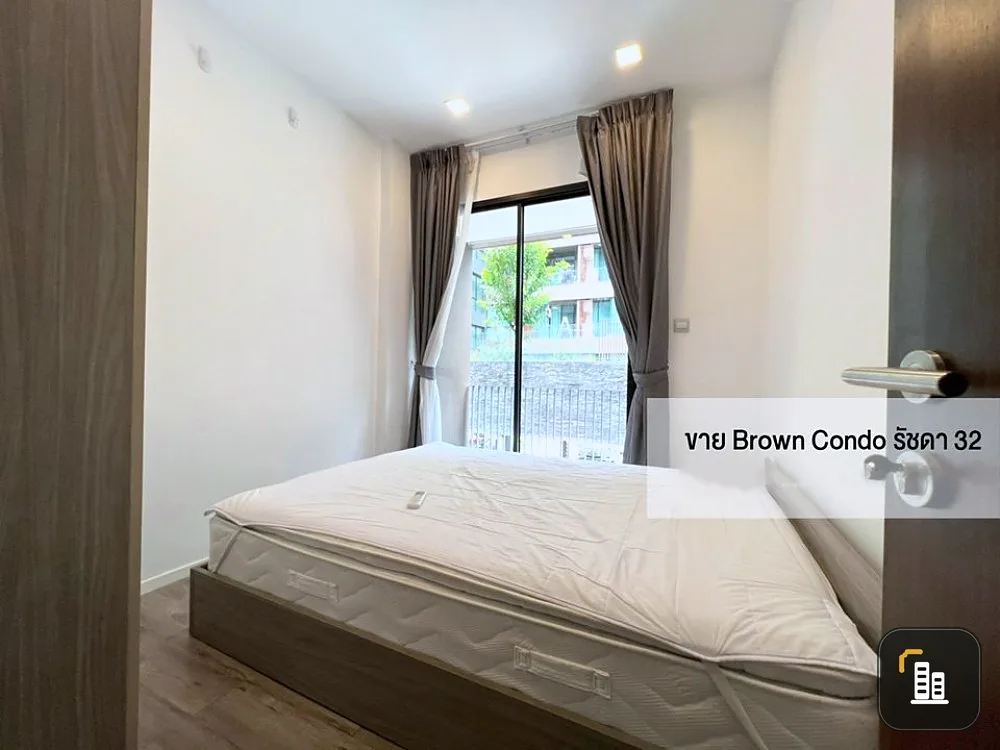 Selling Rent Brown Condo Ratchada 32, corner room, beautiful room, 2 bedrooms, 1 bathroom, pool view, fully furnished, ready to move in. Urgent.