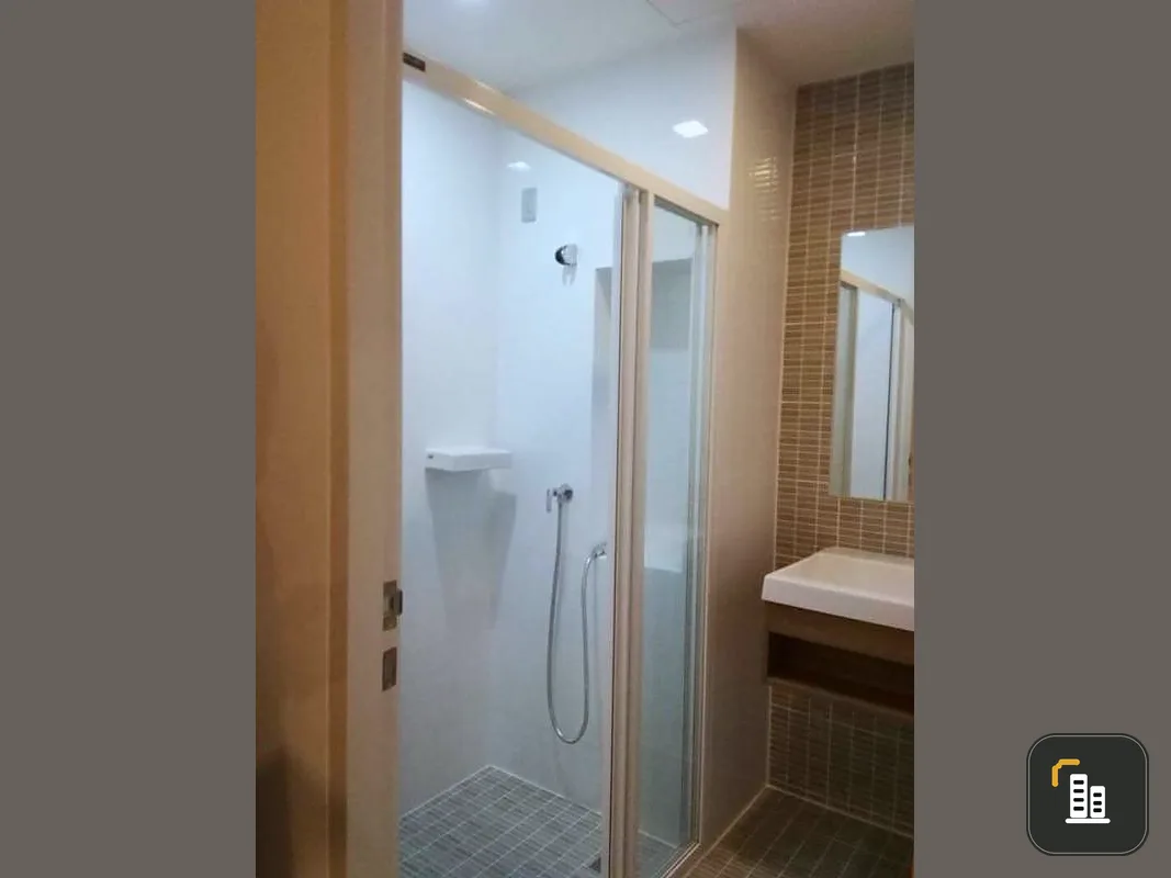 Rent Wynn condo Phahon Yothin 52, very large room, 2 bedrooms, near the swimming pool Plus a brand new room is ready.
