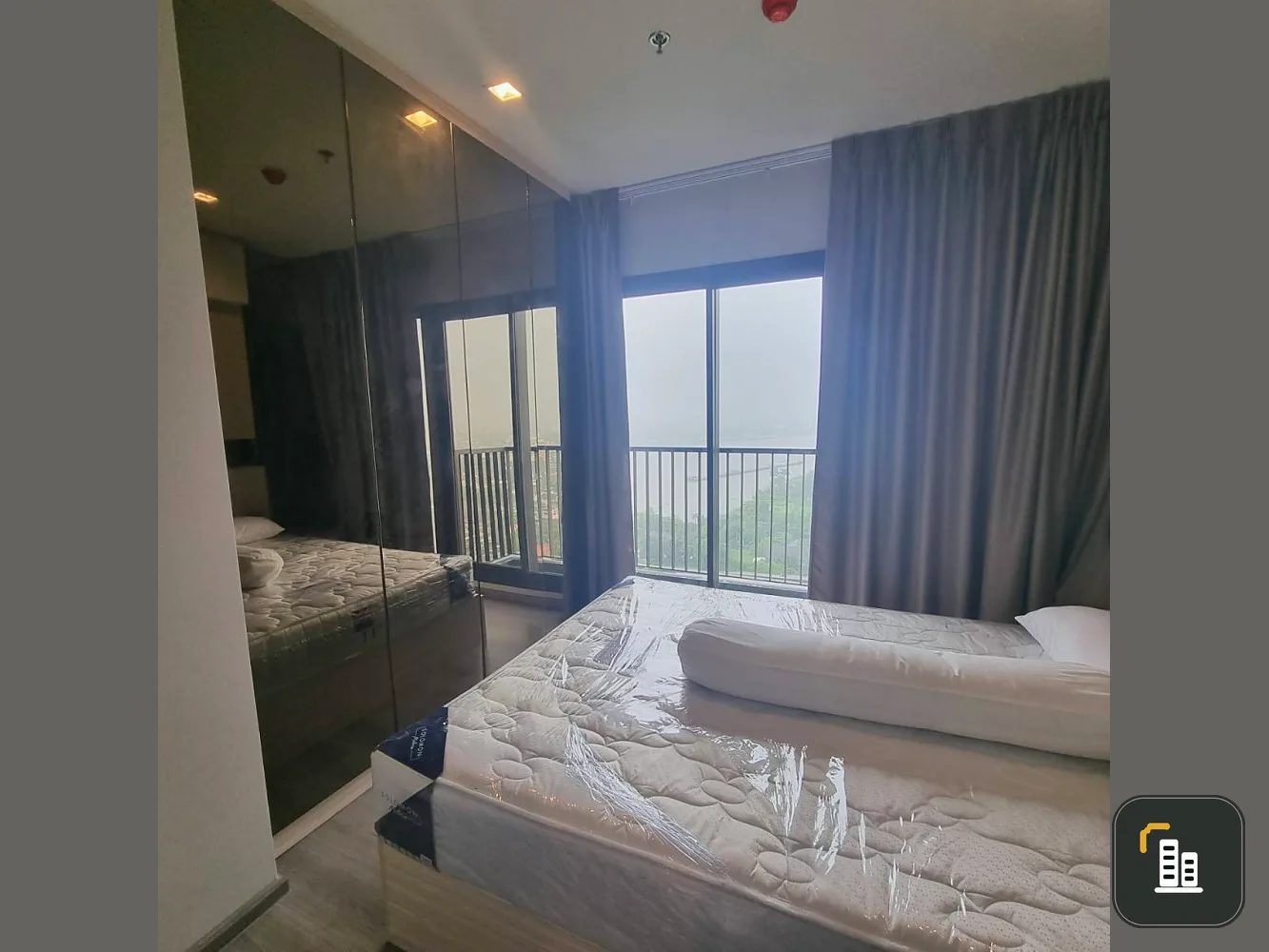 For rent, The Politan Aqua, 18th floor, river view, built-in room is very tight. All electrical appliances. Book now.