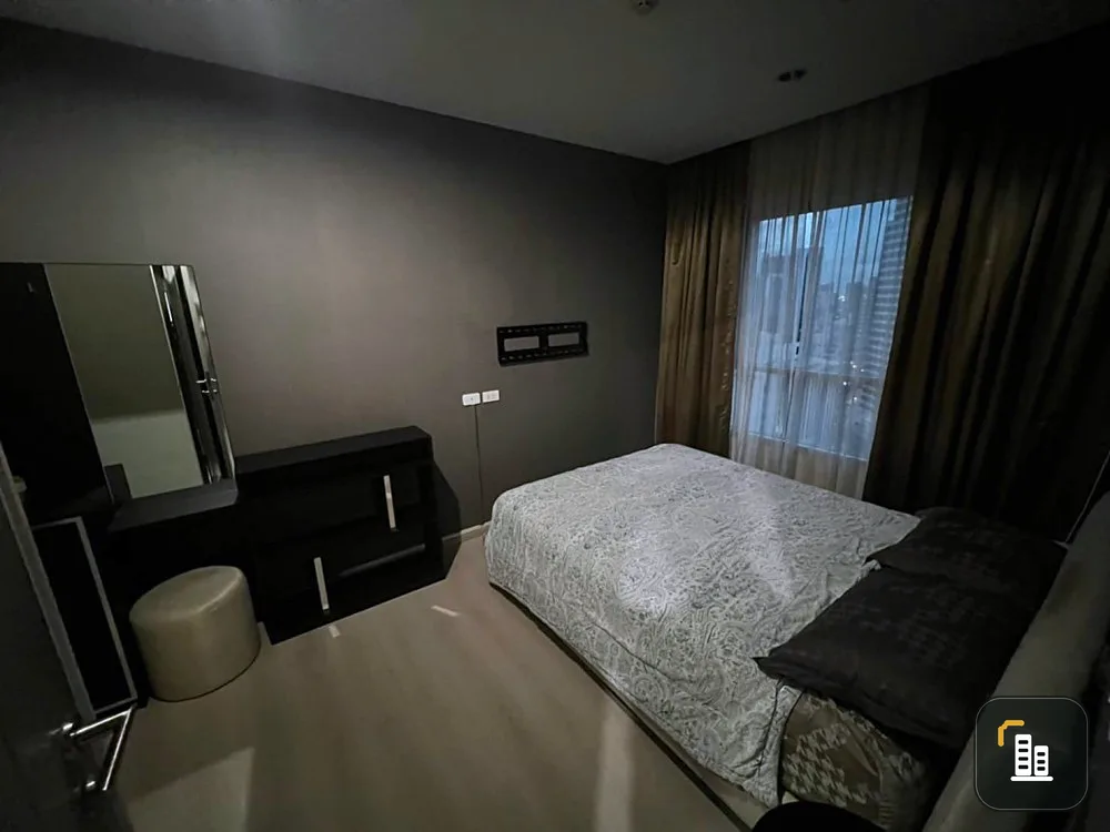 Sell / rent Life Ratchadapisek, 2 bedrooms, 1 bathroom, very big room, living as a family, very comfortable.