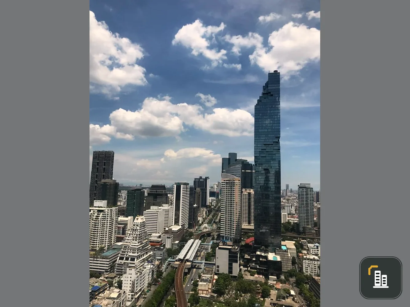 Sell / rent Condo M Silom, 2 bedrooms, 2 bathrooms, high floor, beautiful view, wide room, fully furnished, ready to move in. Don't miss it.