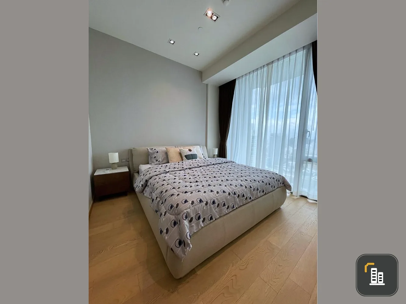 Condo for rent, 28 Chidlom, north, fully furnished, complete electrical appliances, near BTS Chidlom, convenient to travel, urgently