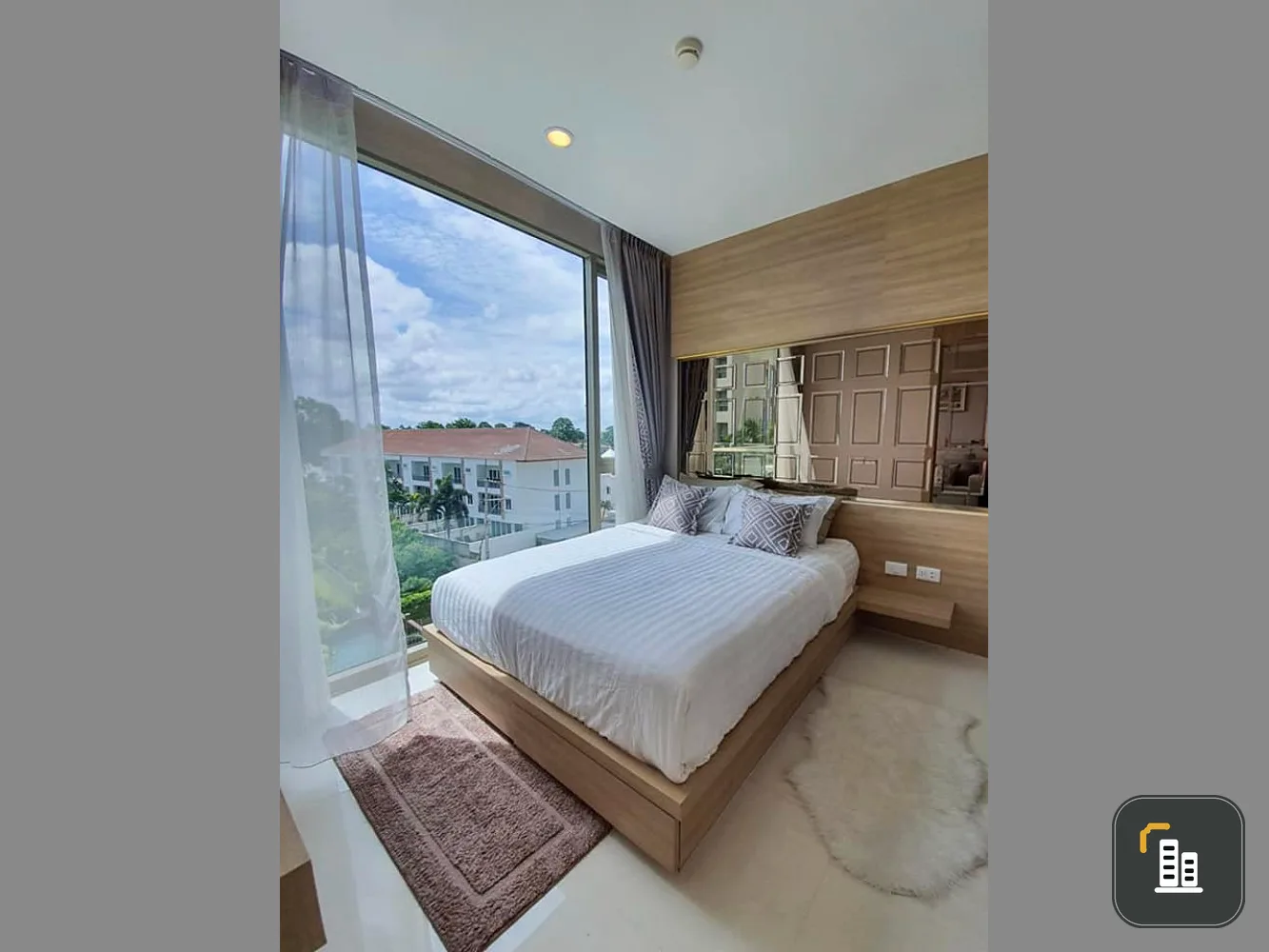 Condo for sale, The Riviera Wongamat Beach (North Pattaya), wide balcony, good location, near the beach, can't miss it.