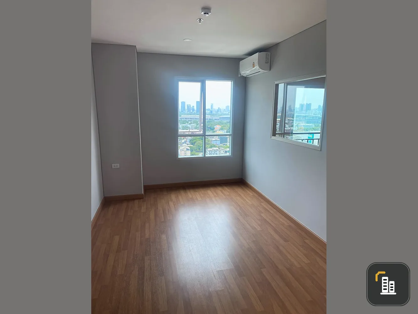 Sale Lumpini Place Taopoon Interchange. The room was empty, no one was there. Private corner room, great view, book now.