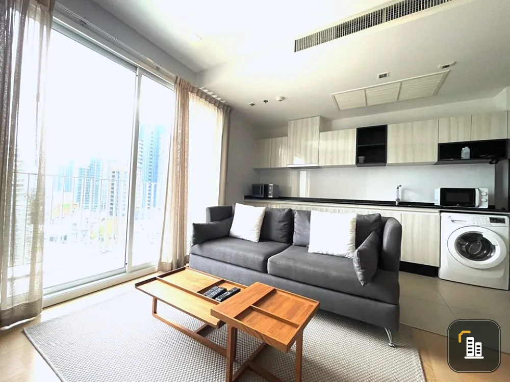 Condo for sale, HQ Thonglor, high floor, beautiful room, south, wide balcony, full of wind, don't miss it. Urgent.