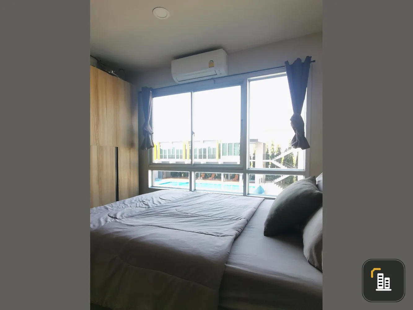Sell BE CONDO Phahon Yothin, very good price, has a beautiful pool view. Well furnished in the whole room If interested, hurry up to reserve before it