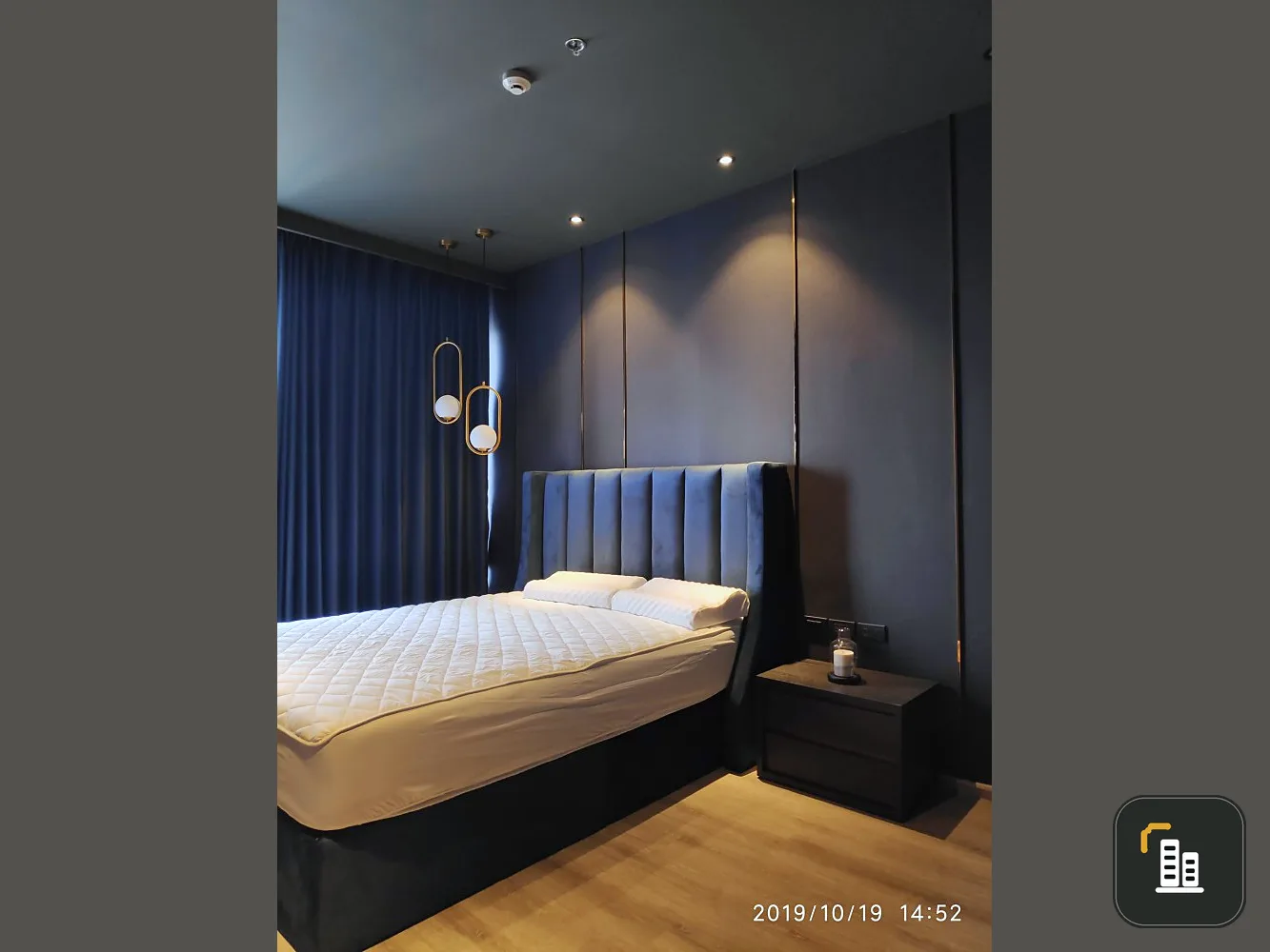 For rent Ideo Mobi Asoke room decorated in black tones, very cool Premium grade furniture. Very luxurious. Hurry up to reserve before you miss it.