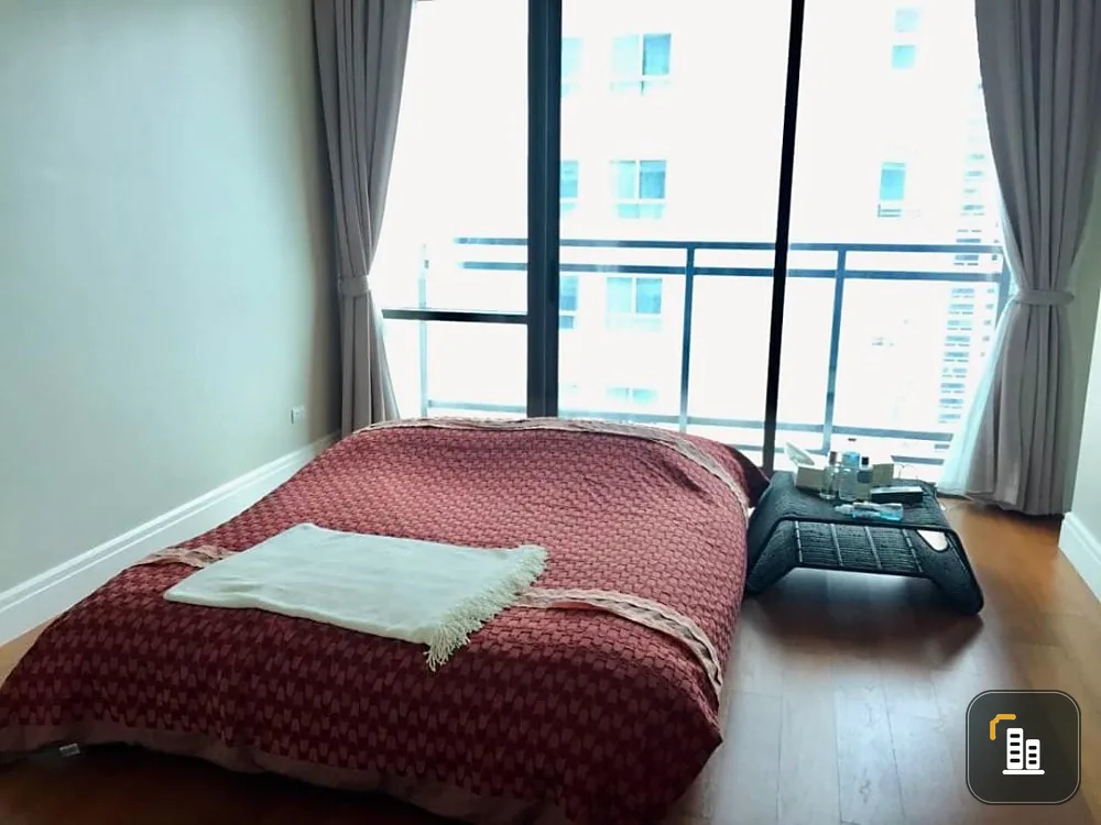 Condo for sale Bright Sukhumvit 24, high floor, duplex room, 3 bedrooms, 3 bathrooms, beautiful room, don't wait, hurry up