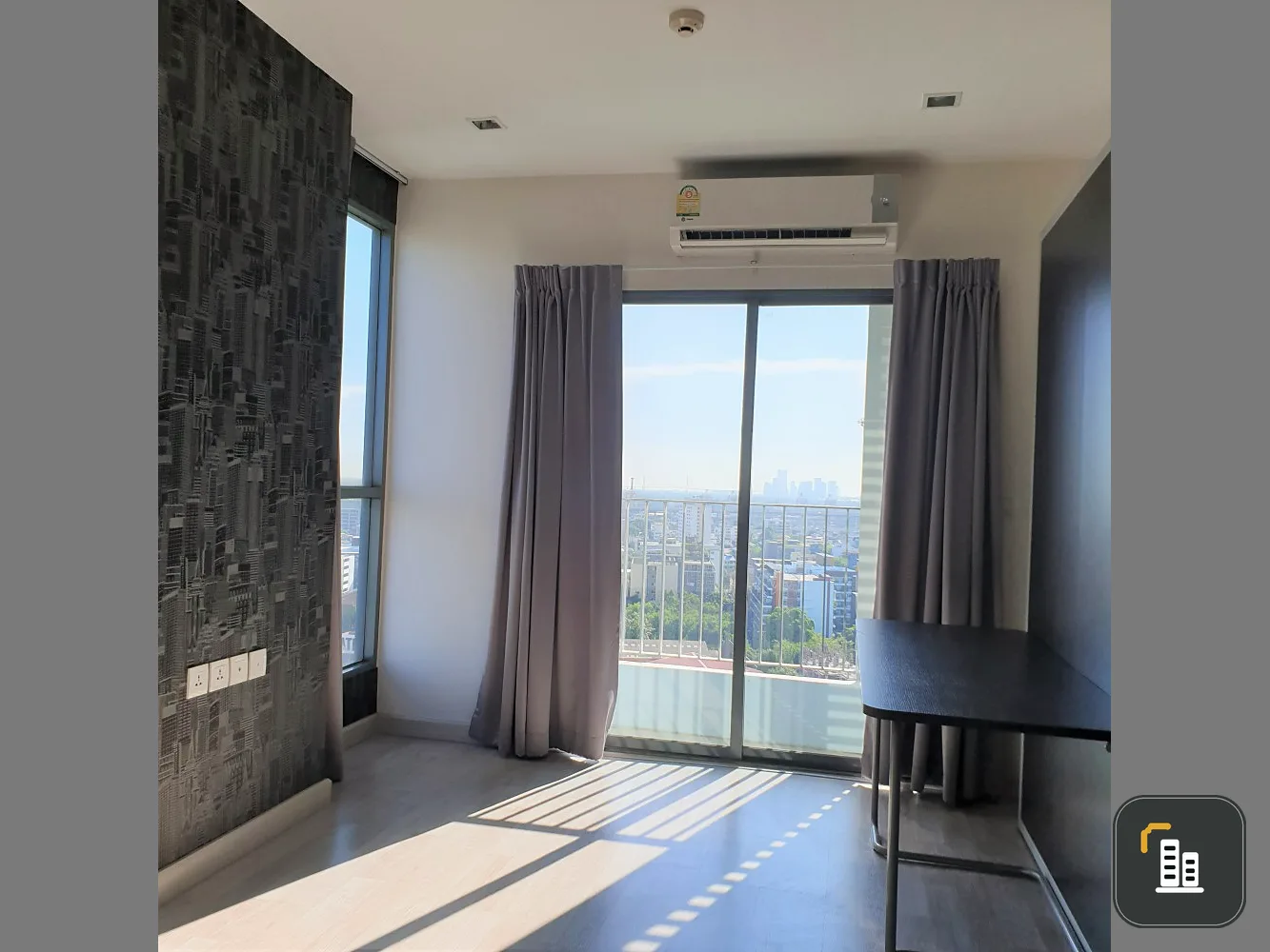 Sale/rent!! Condo Ideo Mobi Sukhumvit, 16th floor, corner room, fully furnished, ready to move in. Don't miss it!!